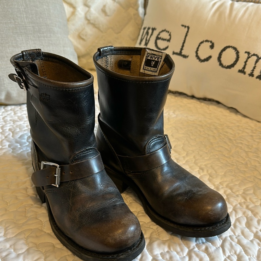FRYE WOMEN'S ENGINEER BOOTS